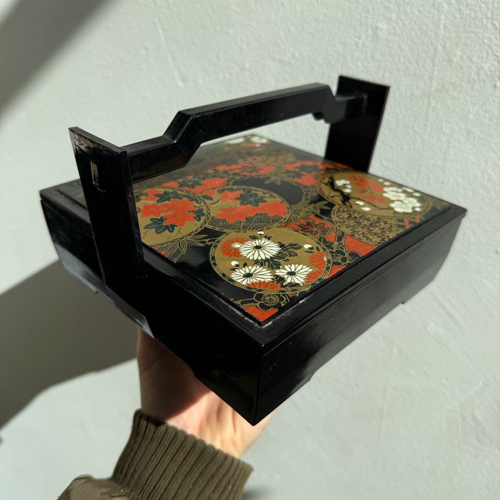 {SOLD} Vintage Japanese sagejū Decorative Lacquered Storage Box with Handle